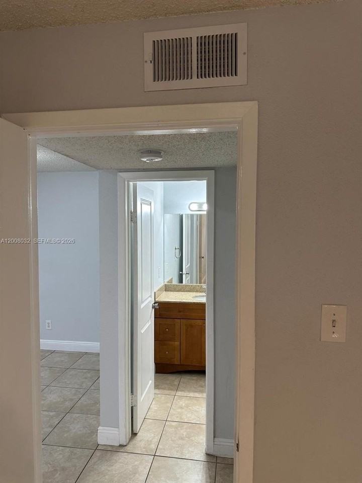 10521 Sw 157th Pl #106 - Photo 4 of 6