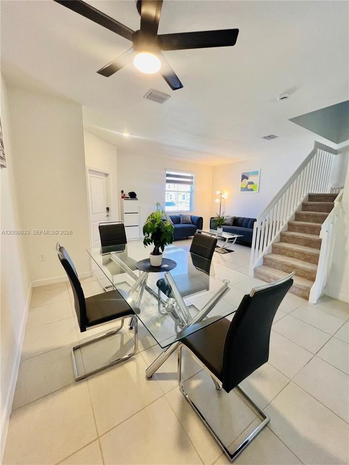 2562 Se 29th St - Photo 4 of 30