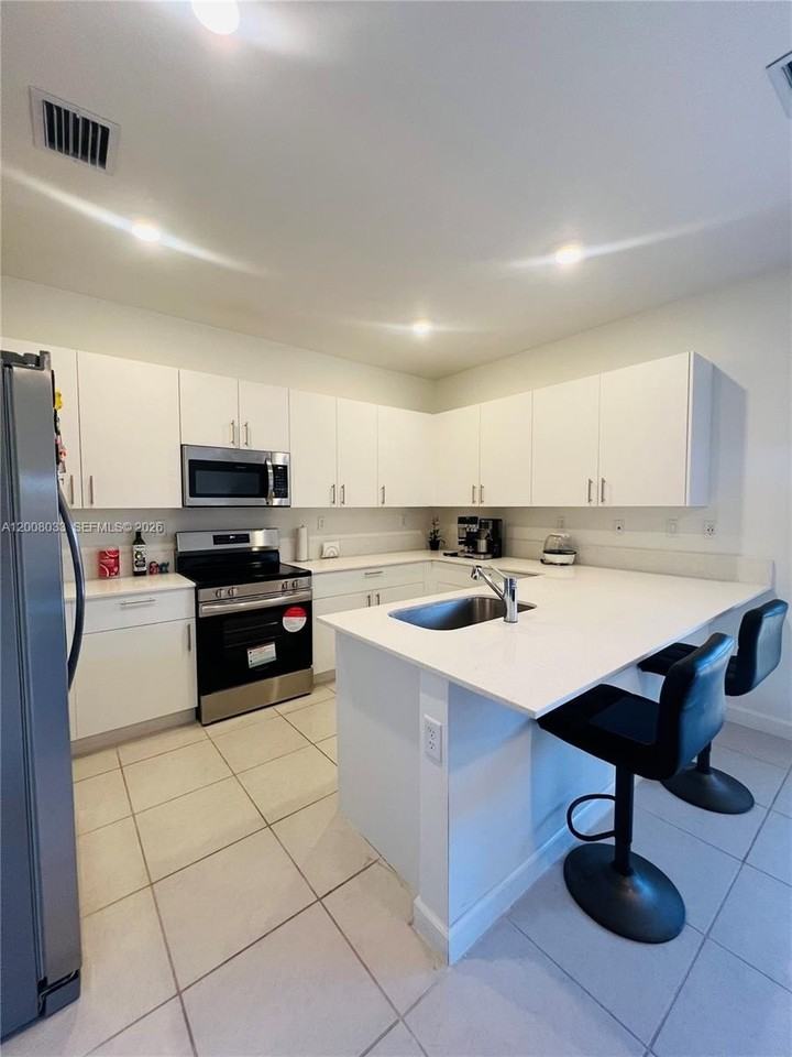 2562 Se 29th St - Photo 5 of 30