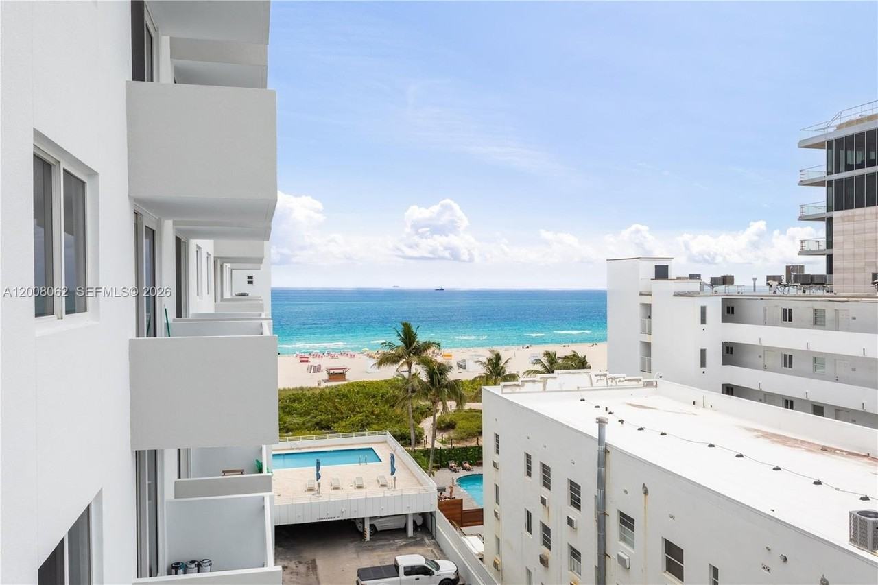 345 Ocean Dr #708