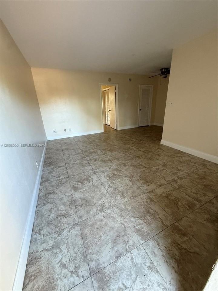 1211 Ne 23rd Ave #2 - Photo 3 of 12