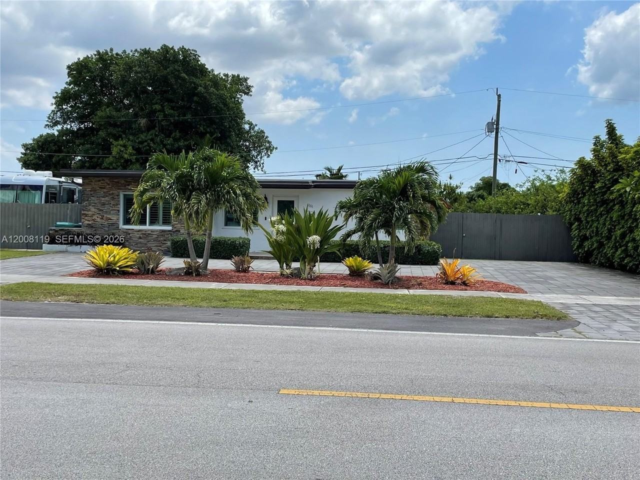 4161 Sw 102nd Ave - Photo 2 of 33