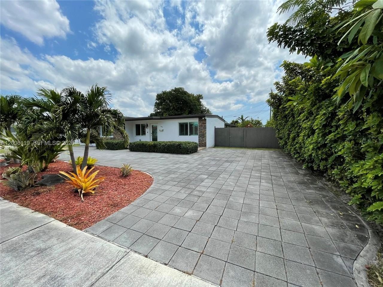 4161 Sw 102nd Ave - Photo 4 of 33