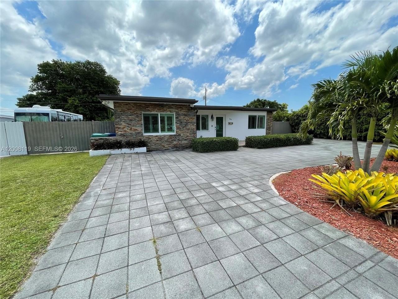 4161 Sw 102nd Ave - Photo 5 of 33