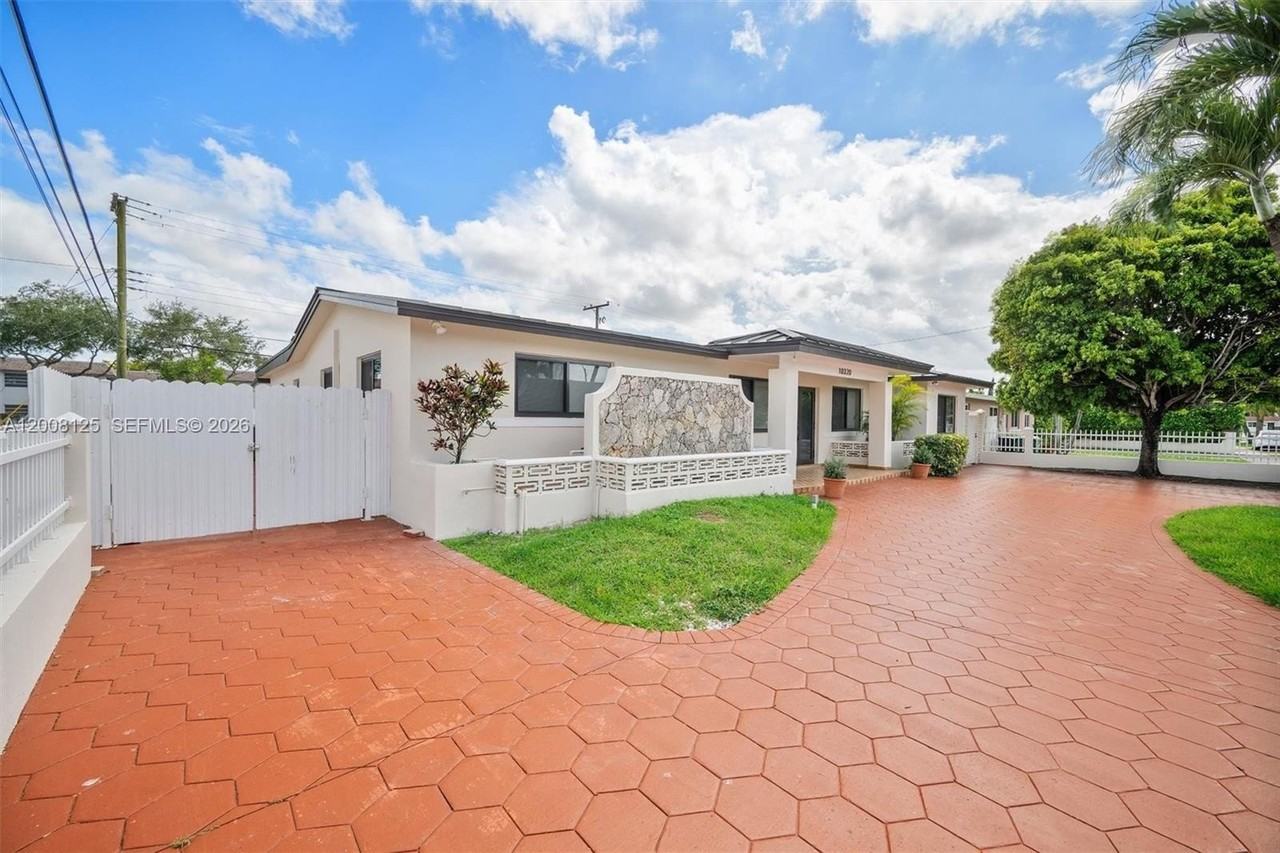 10320 Sw 38th Ter - Photo 3 of 18