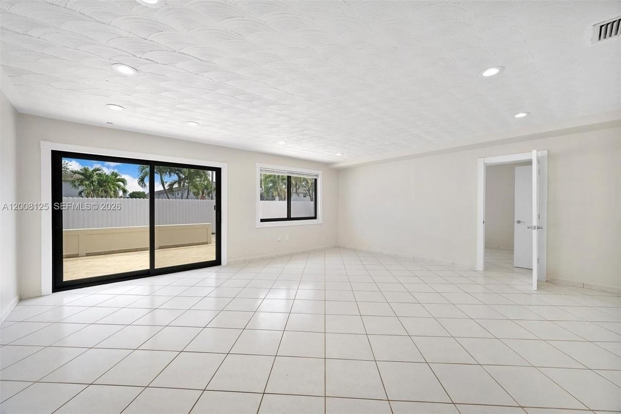 10320 Sw 38th Ter - Photo 7 of 18