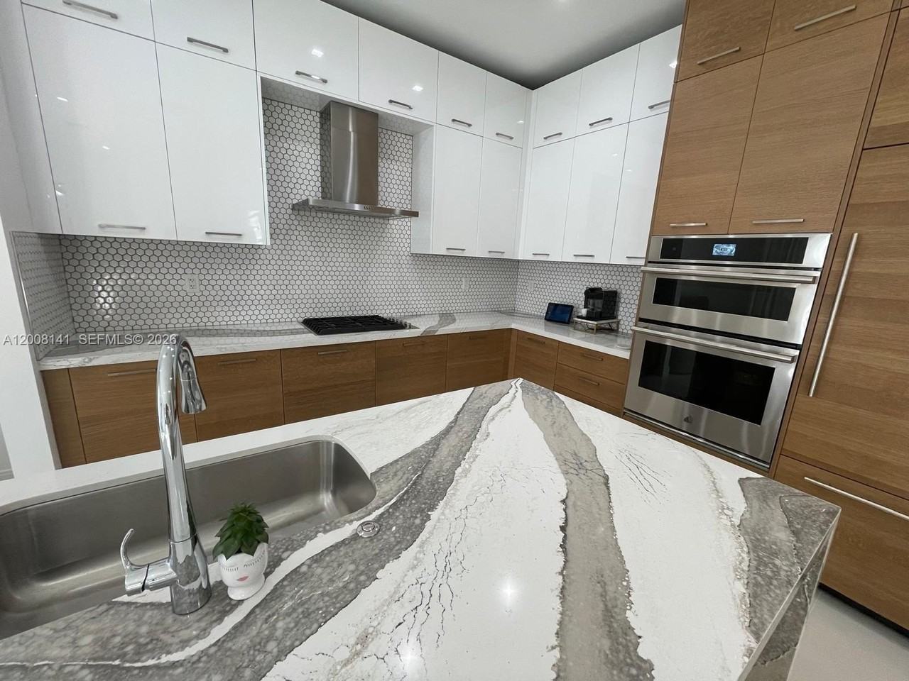 8283 Nw 44th St - Photo 2 of 12