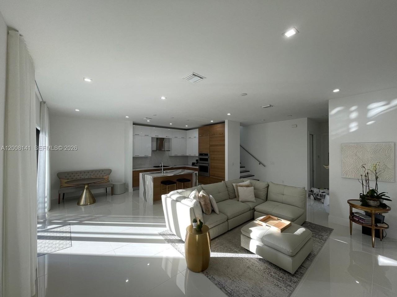 8283 Nw 44th St - Photo 4 of 12