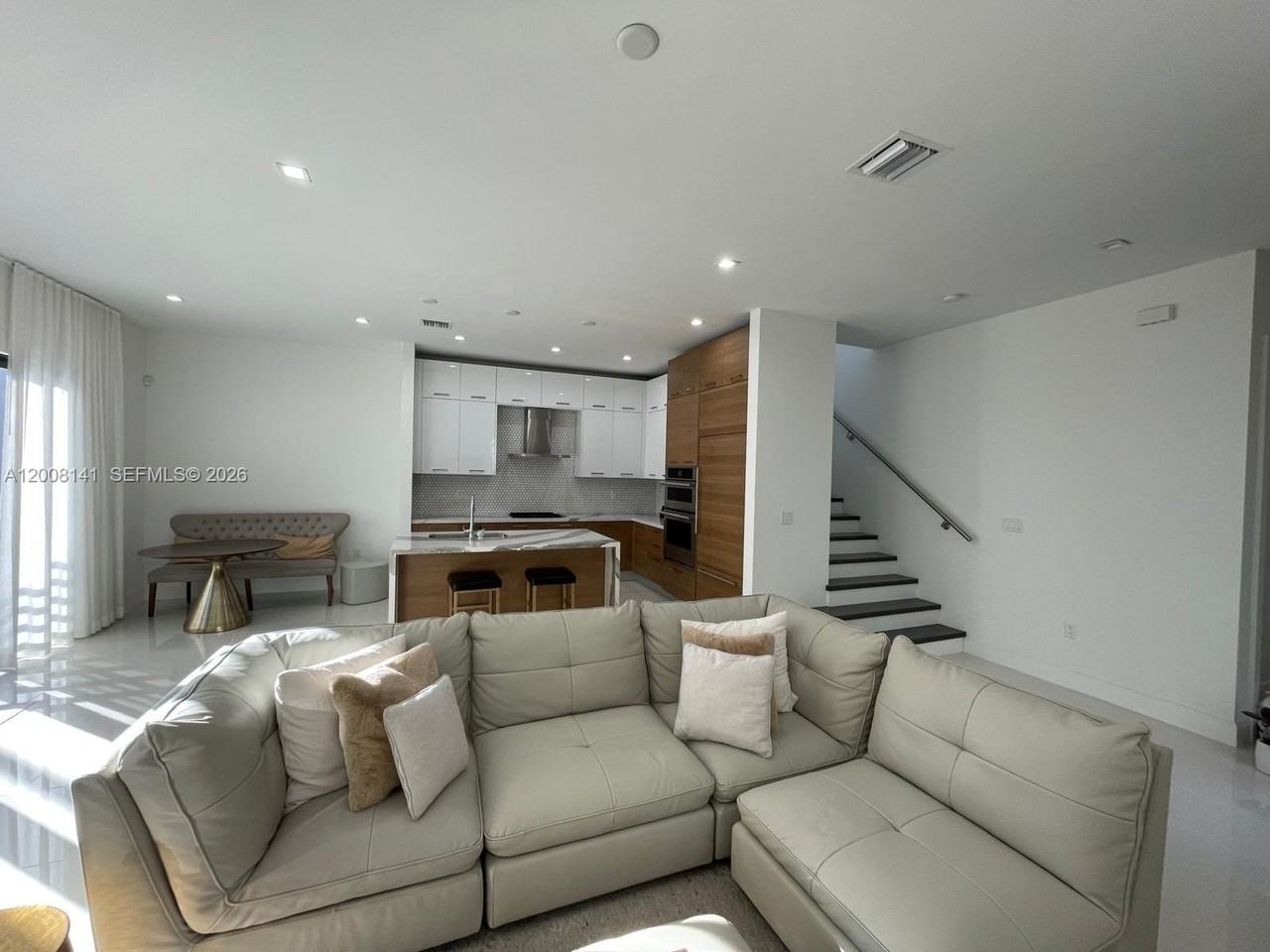 8283 Nw 44th St - Photo 5 of 12