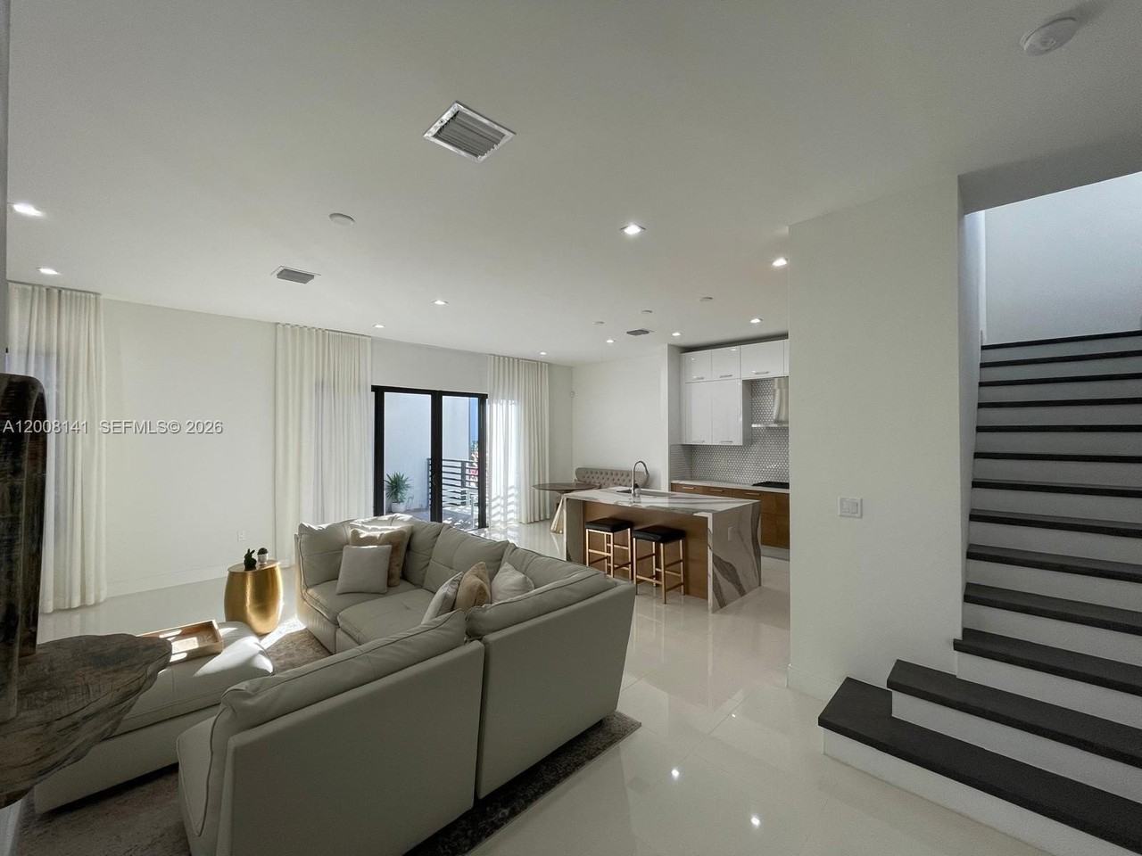 8283 Nw 44th St - Photo 7 of 12