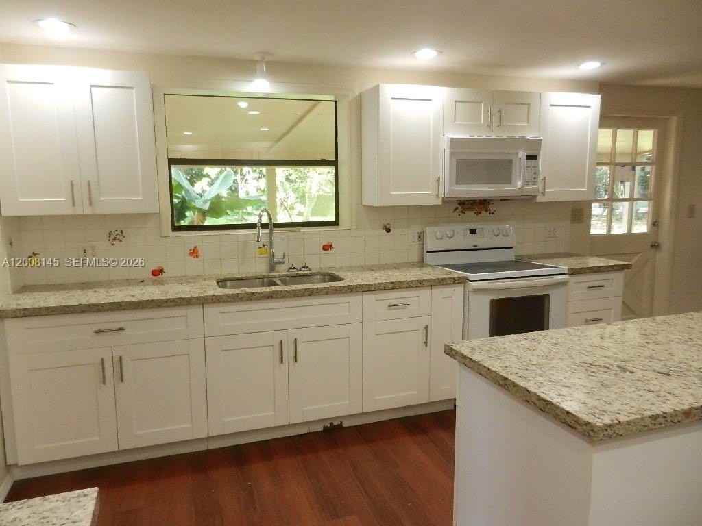 18950 Sw 240th St - Photo 6 of 12