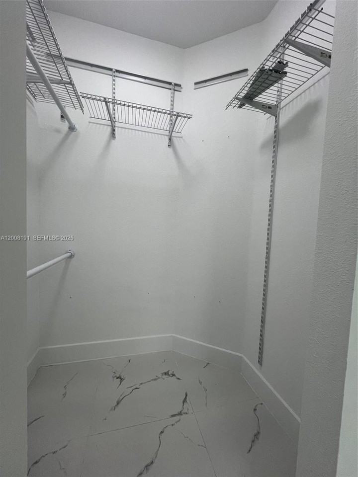 20007 Sw 122nd Ct #20007B - Photo 6 of 9