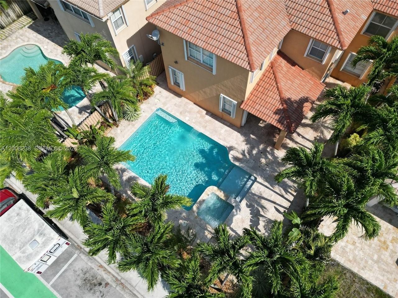 11480 Nw 82nd Ter - Photo 2 of 40