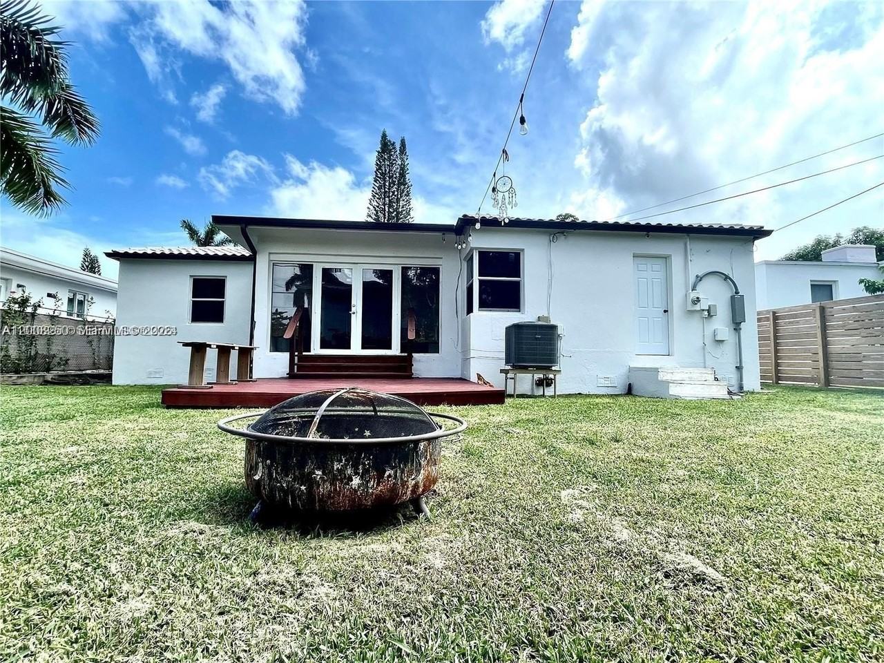 931 Ne 81st St - Photo 2 of 11