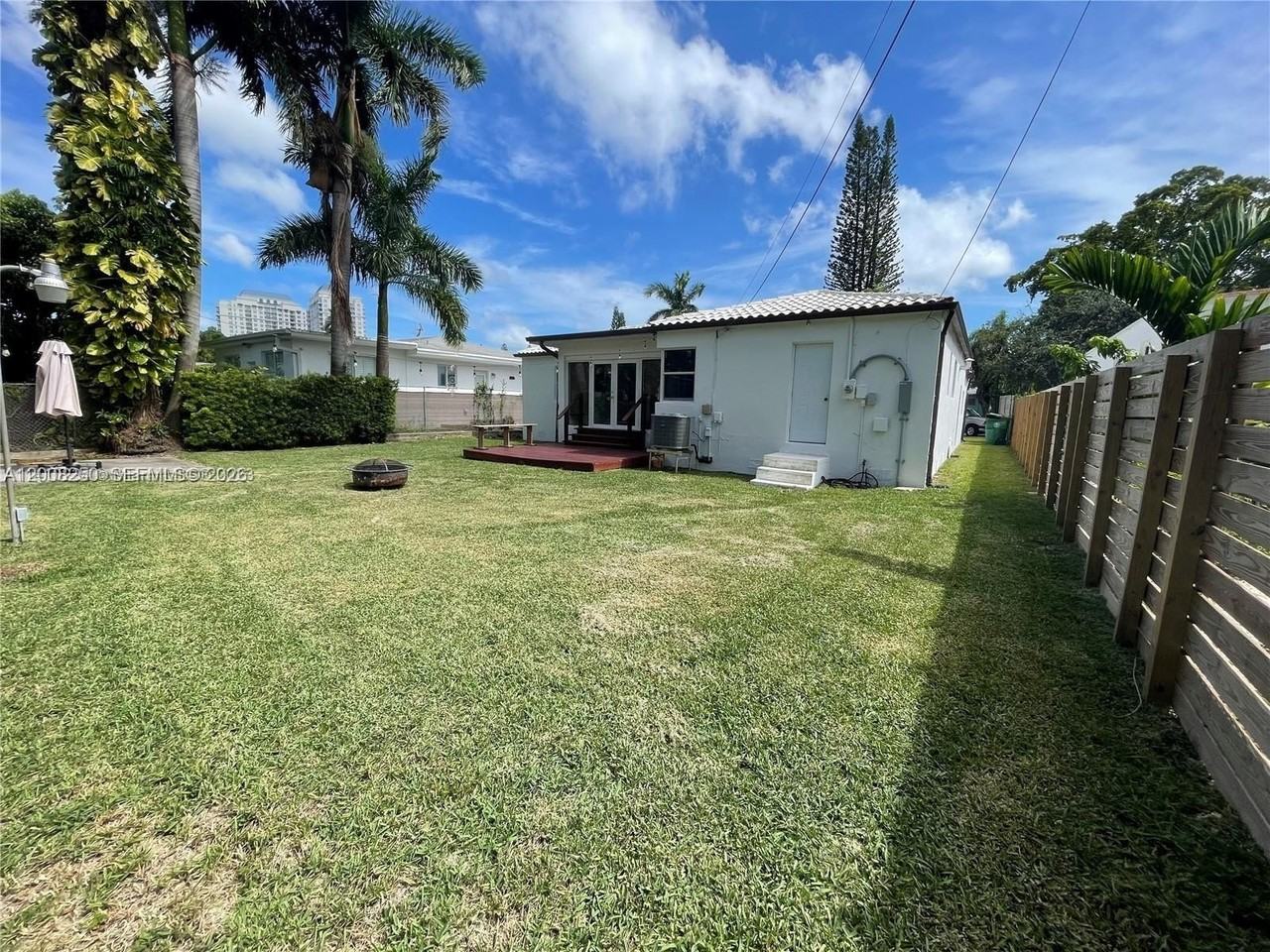 931 Ne 81st St - Photo 3 of 11