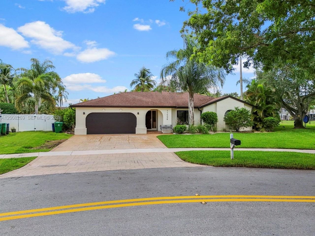 11998 Sw 51st Ct - Photo 2 of 50