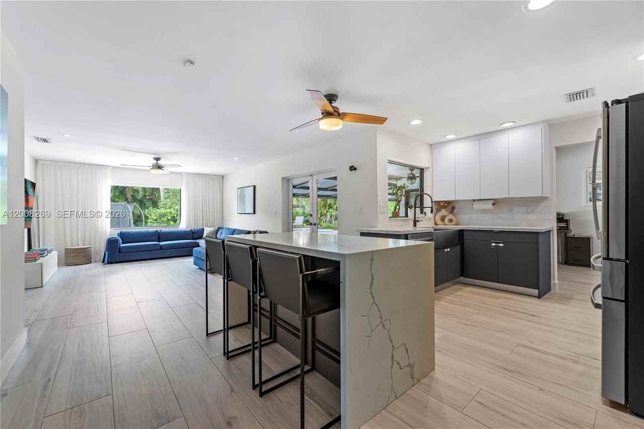 11998 Sw 51st Ct - Photo 4 of 50