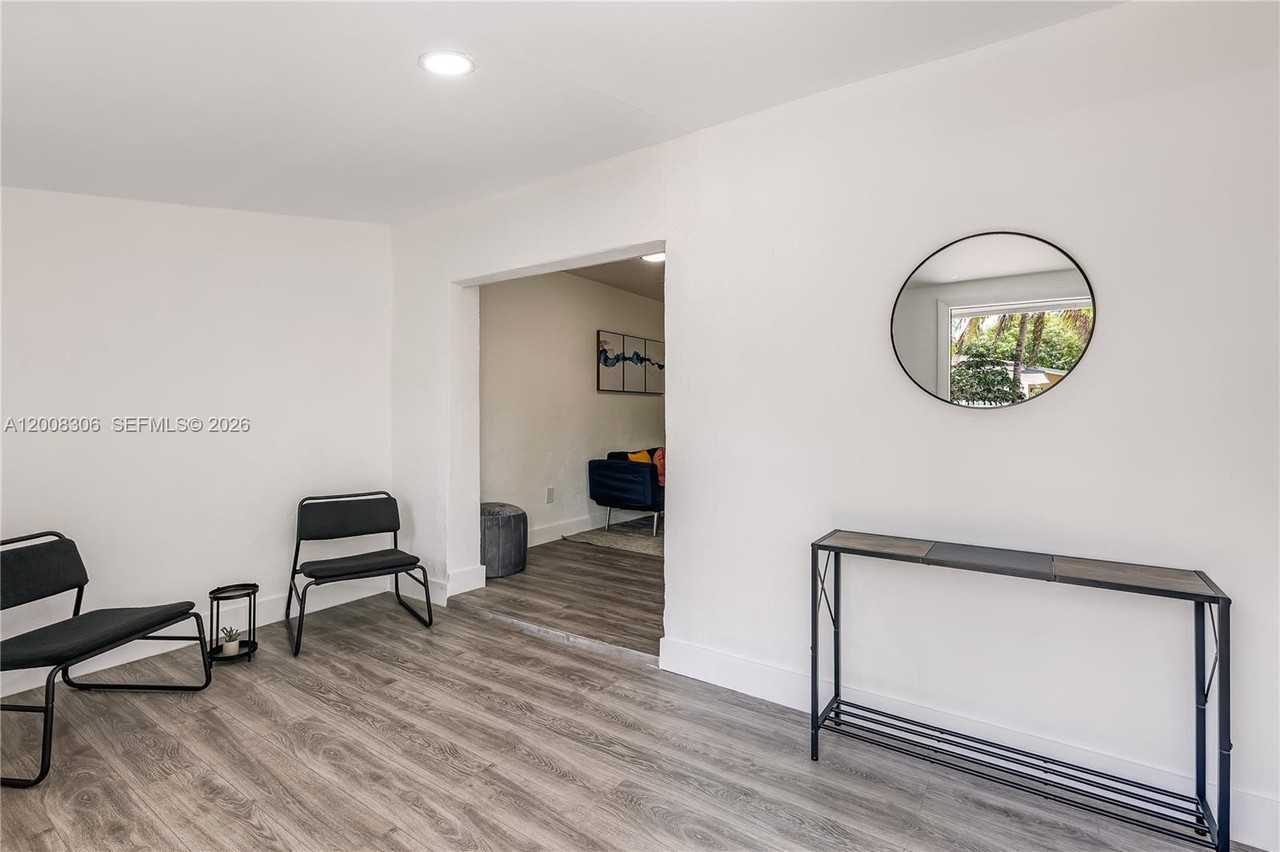 327 Ne 55th St #2 - Photo 3 of 14