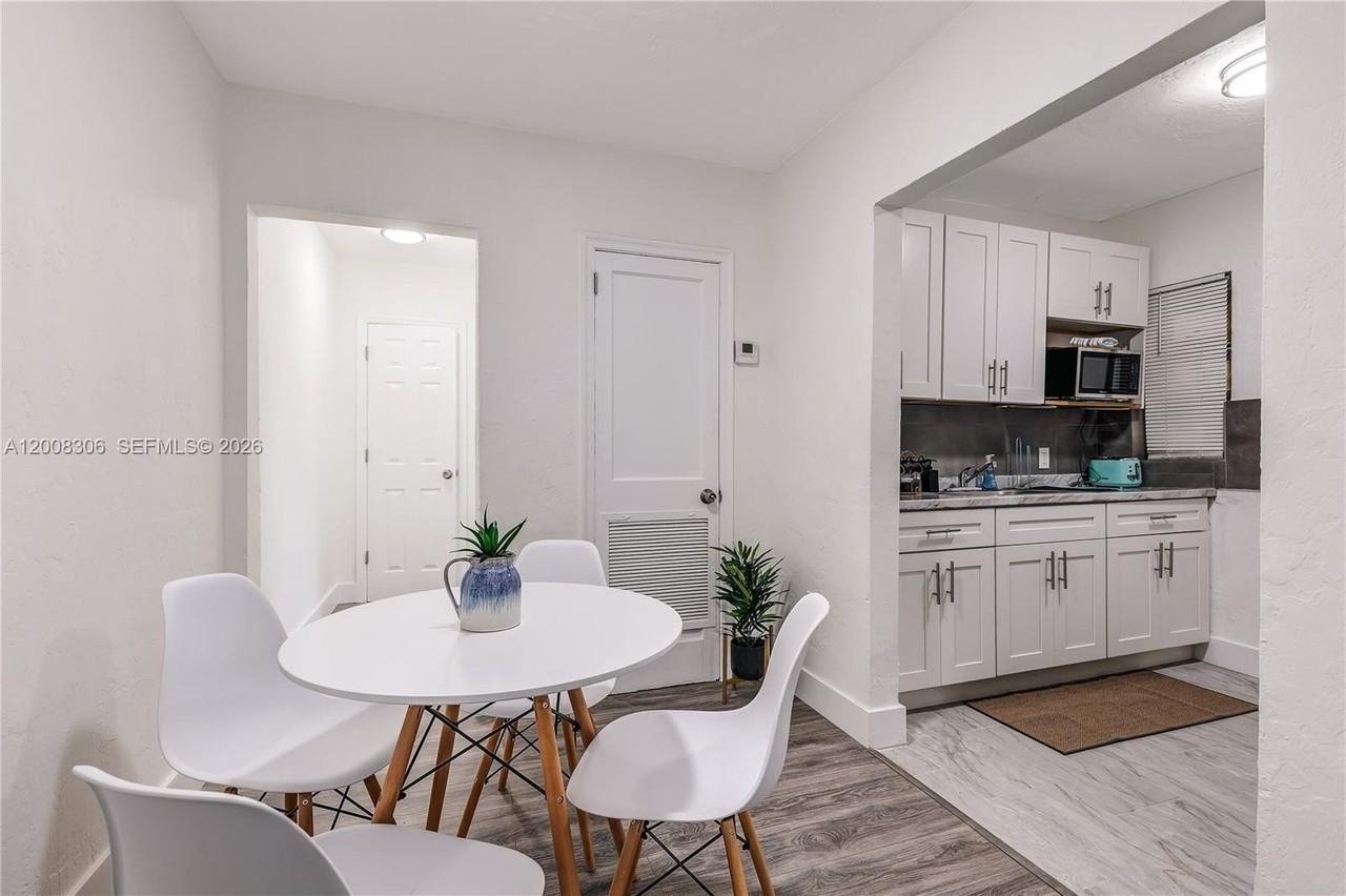 327 Ne 55th St #2 - Photo 4 of 14