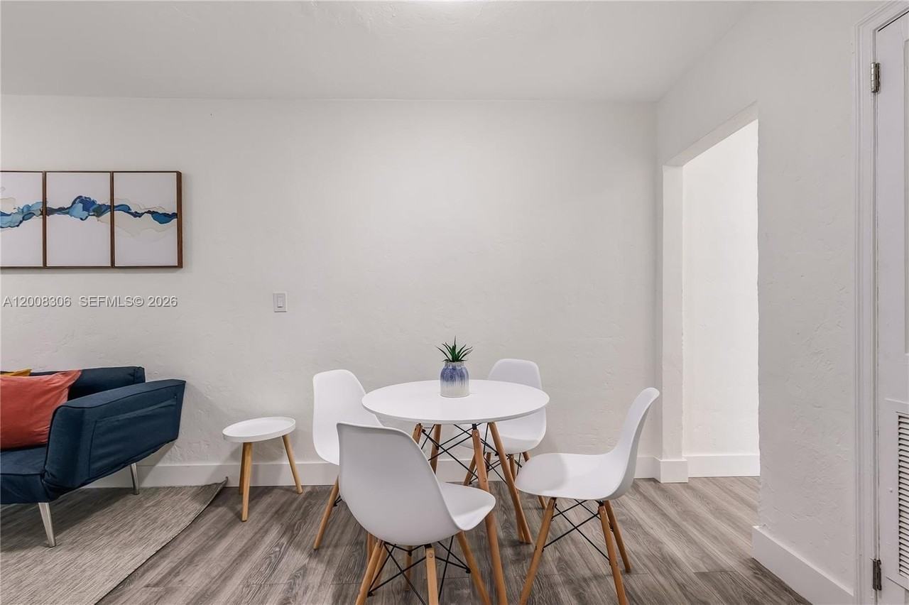 327 Ne 55th St #2 - Photo 5 of 14
