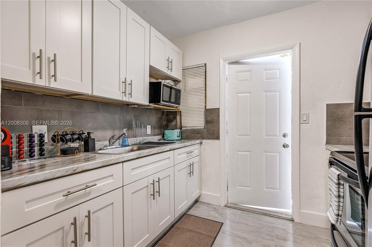 327 Ne 55th St #2 - Photo 7 of 14
