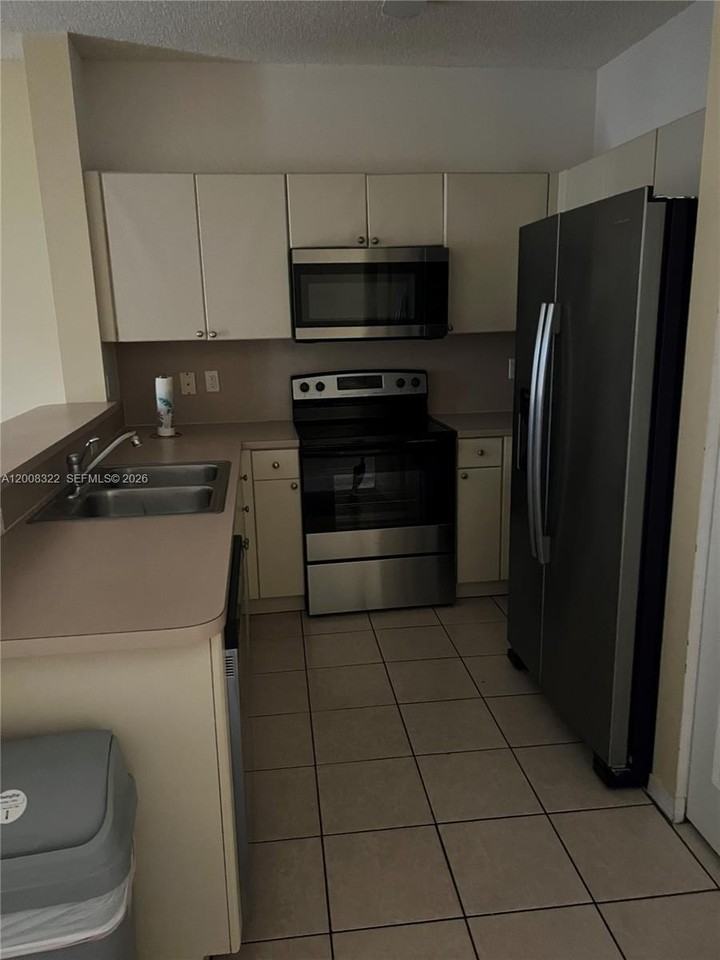 2201 Se 24th Pl #2201 - Photo 2 of 8