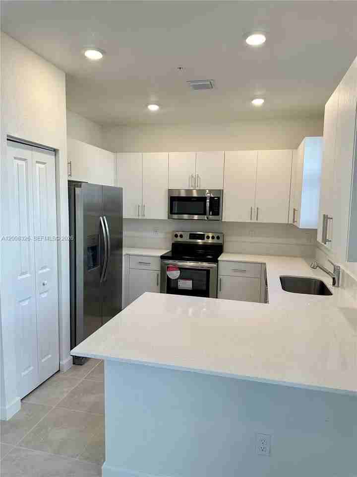 261 Sw 159th Way - Photo 4 of 17