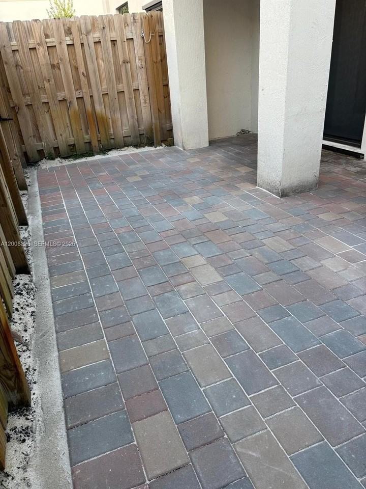 261 Sw 159th Way - Photo 5 of 17
