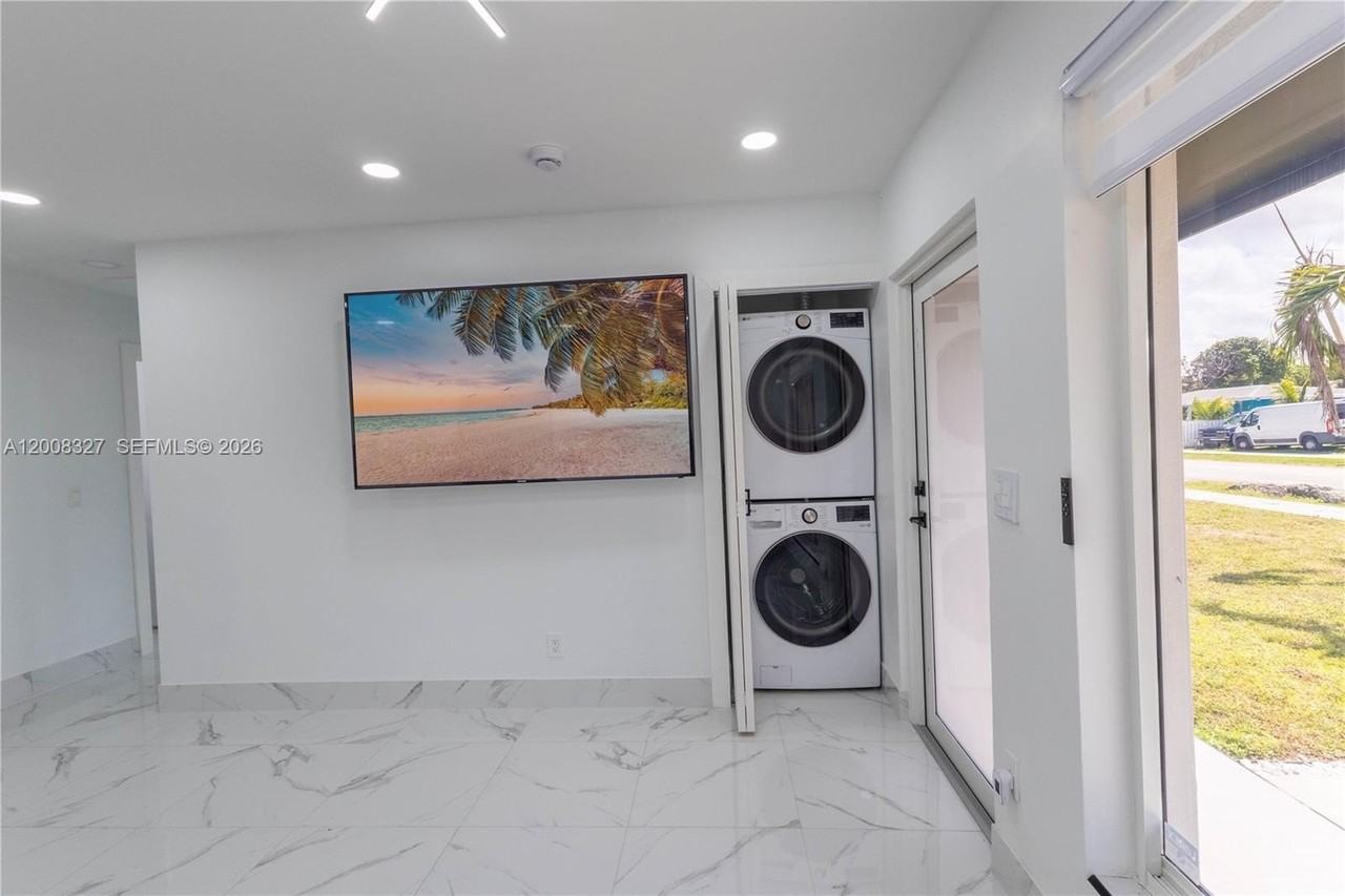 3001 Sw 35th Ave - Photo 6 of 21