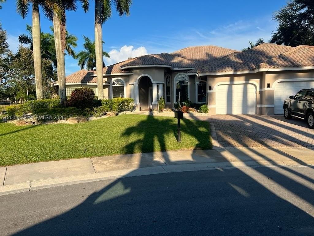 2534 Poinciana Dr - Photo 3 of 38