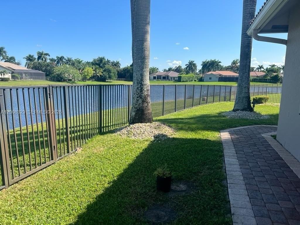 2534 Poinciana Dr - Photo 5 of 38