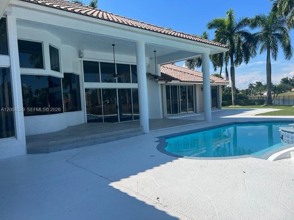 2534 Poinciana Dr - Photo 7 of 38