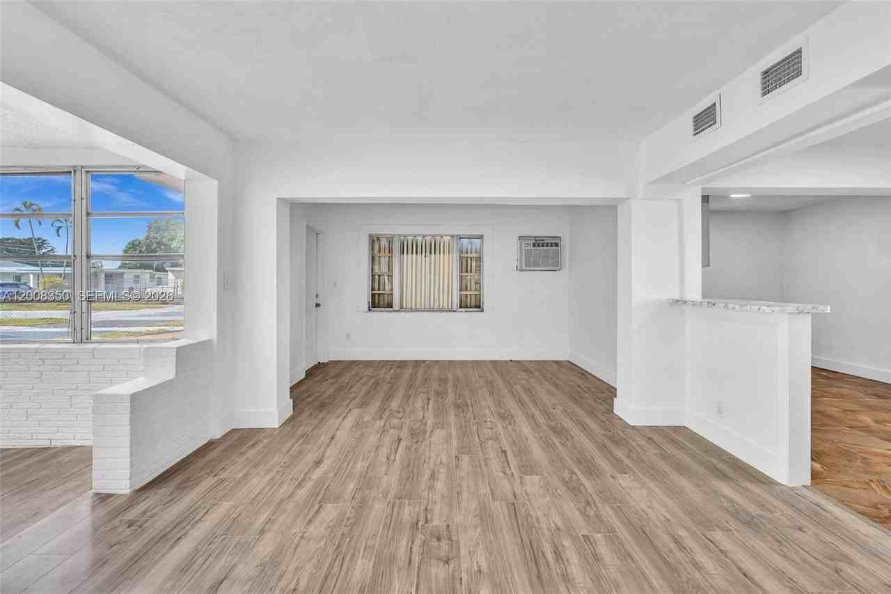 1824 Nw 25th Ave - Photo 5 of 50