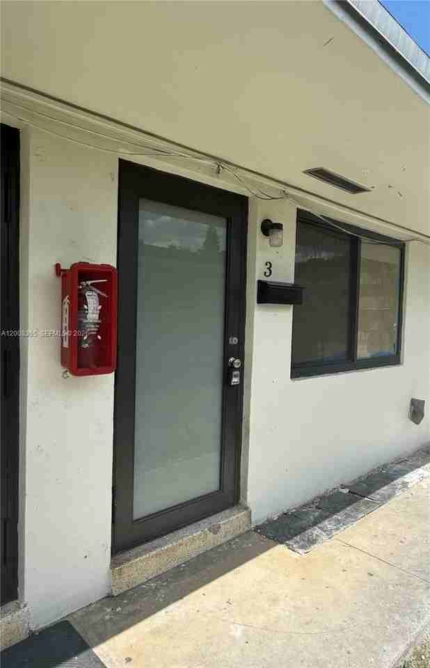 100 Sw 6th St #3 - Photo 2 of 6