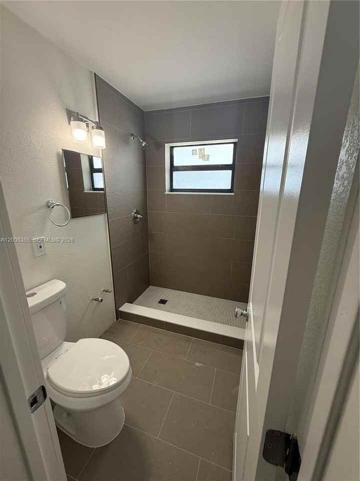 100 Sw 6th St #3 - Photo 4 of 6