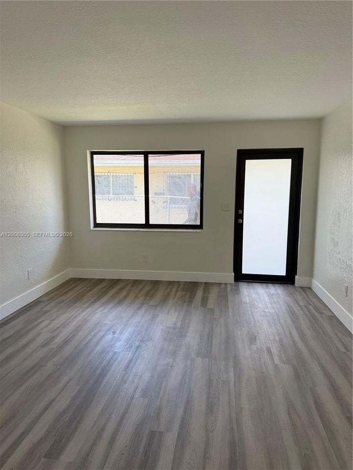 100 Sw 6th St #3 - Photo 6 of 6