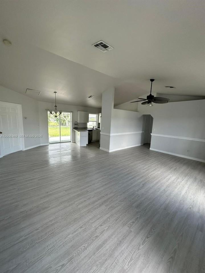 1306 Sw 11th Ter - Photo 3 of 16