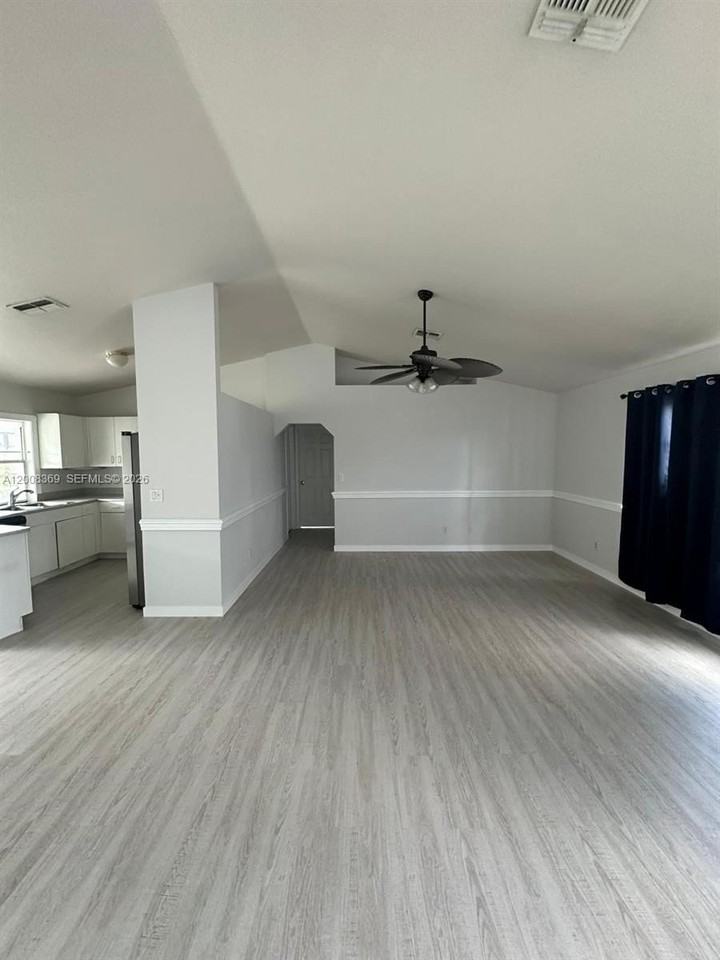 1306 Sw 11th Ter - Photo 4 of 16