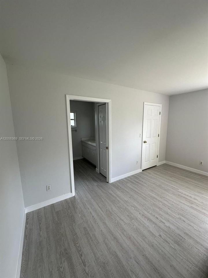 1306 Sw 11th Ter - Photo 6 of 16