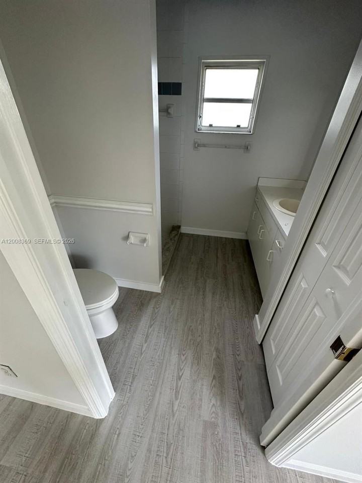 1306 Sw 11th Ter - Photo 7 of 16
