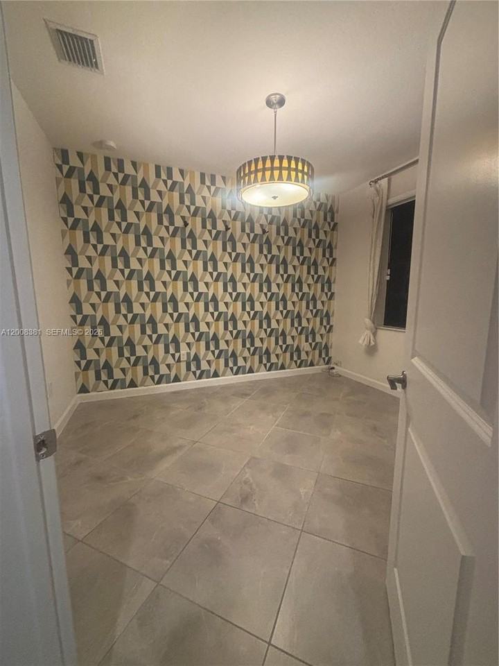 25002 Sw 114th Ave #25002 - Photo 2 of 31