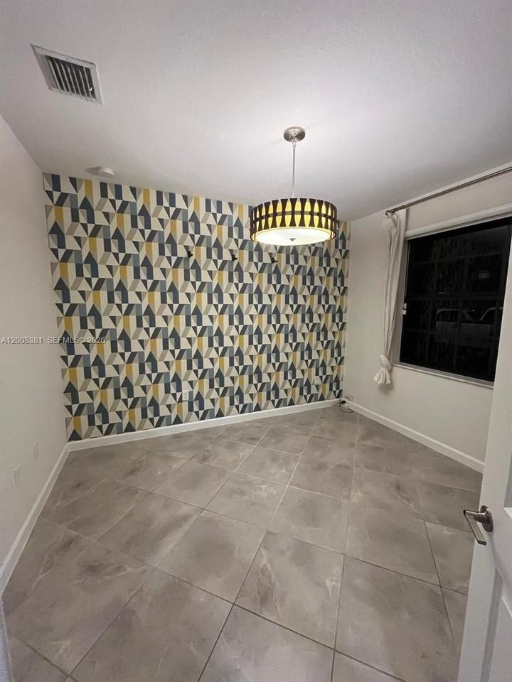 25002 Sw 114th Ave #25002 - Photo 3 of 31