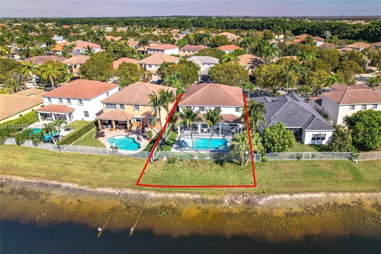 1598 Sandpiper Cir - Photo 2 of 25