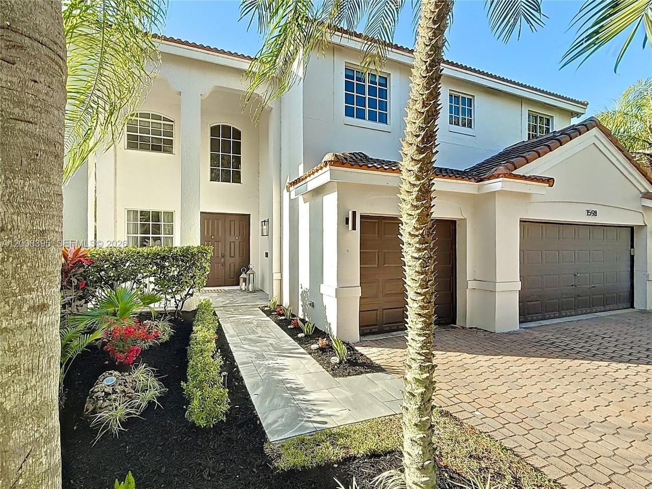 1598 Sandpiper Cir - Photo 3 of 25