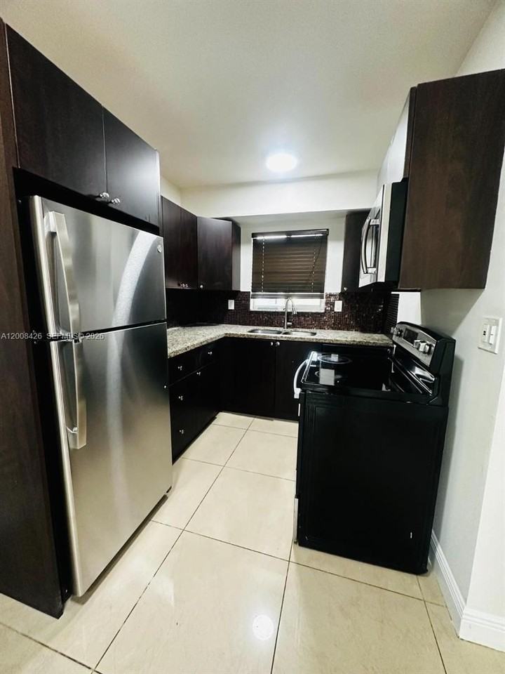 2401 Coral Way #7 - Photo 3 of 7