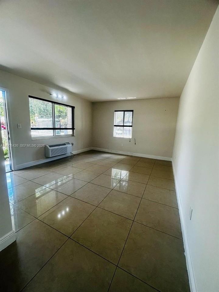 2401 Coral Way #7 - Photo 4 of 7