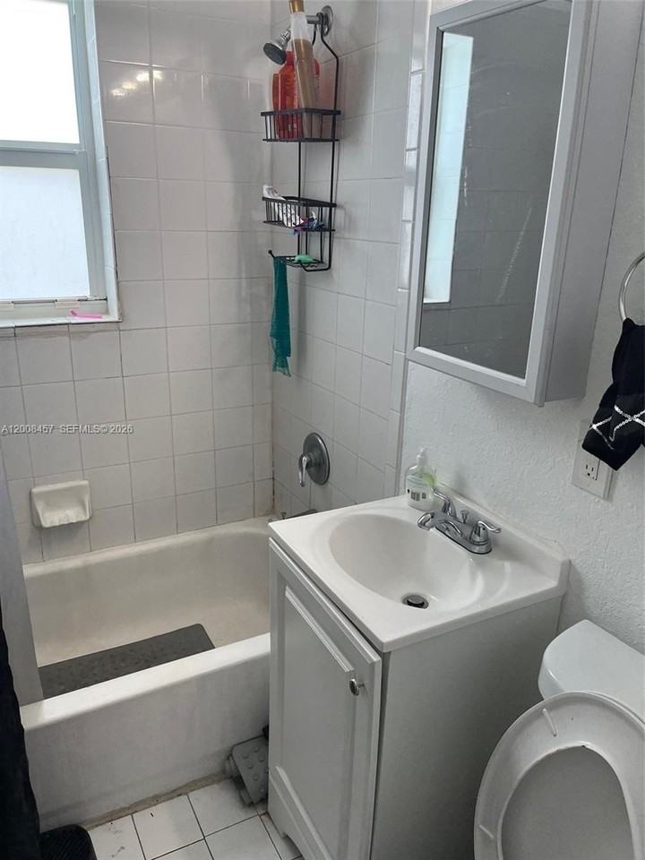 403 Nw 84th St #403 - Photo 4 of 5
