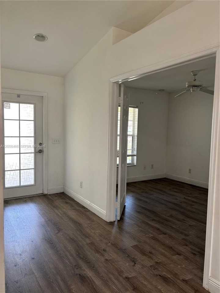 3109 10th St W #0 - Photo 3 of 12