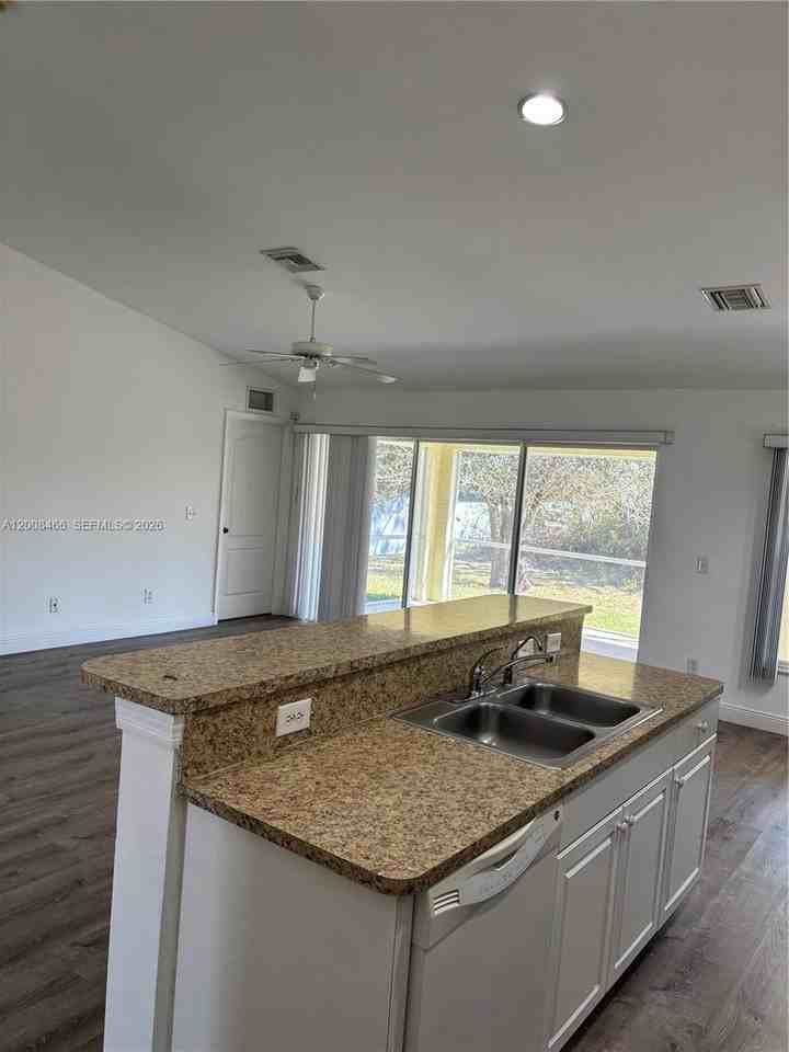 3109 10th St W #0 - Photo 4 of 12