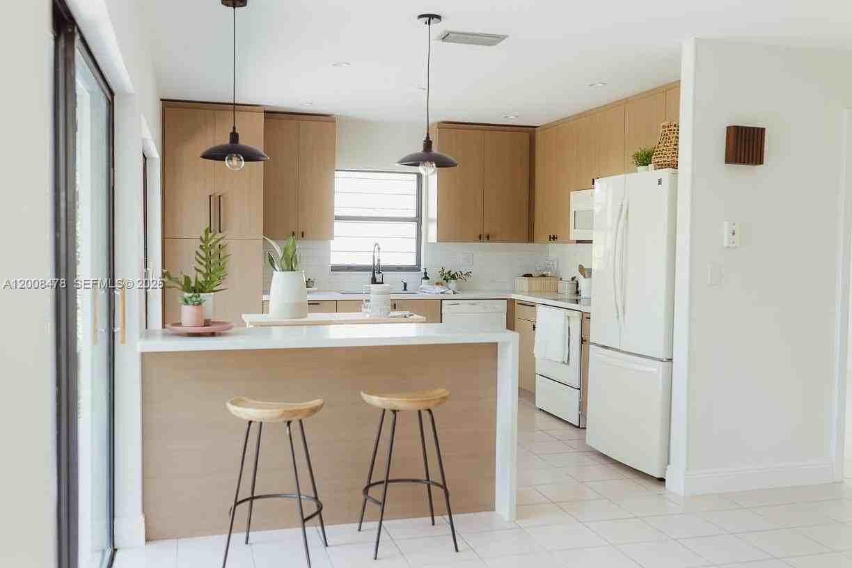 9400 Sw 103rd Ave - Photo 3 of 27
